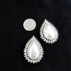 Lot of 2 VTG Faux Pearl Rhinestone Teardrop Shaped Brooches Pin Silverstone